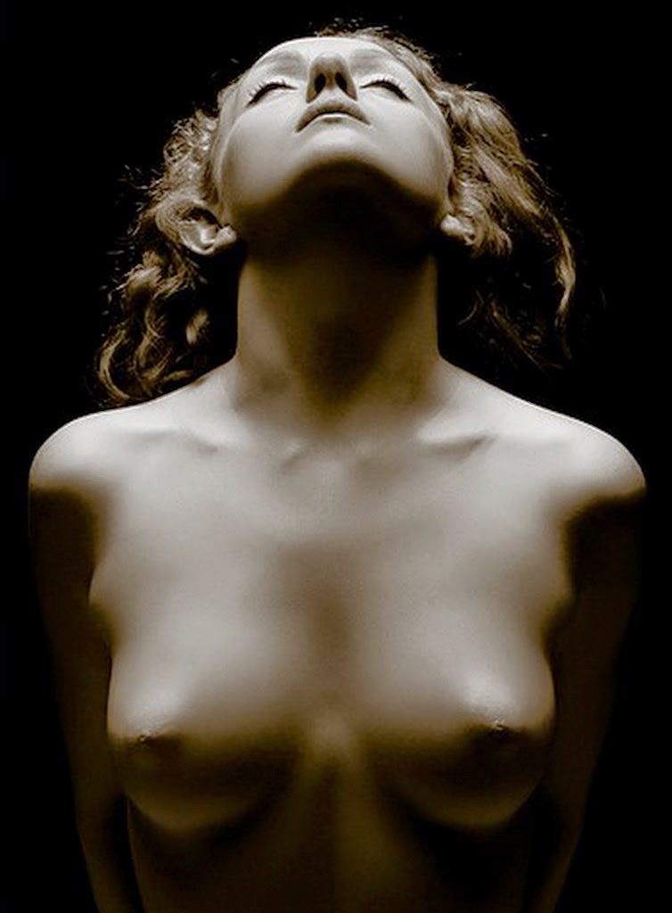 fotografías-artísticas-monocromáticas-de-mujeres fotografías-clásicas-artísticas-de-mujeres