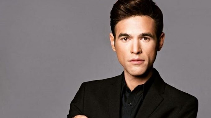 Μένιος Φουρθιώτης: Η στιγμή που άγνωστος πυροβολεί το σπίτι του (video)