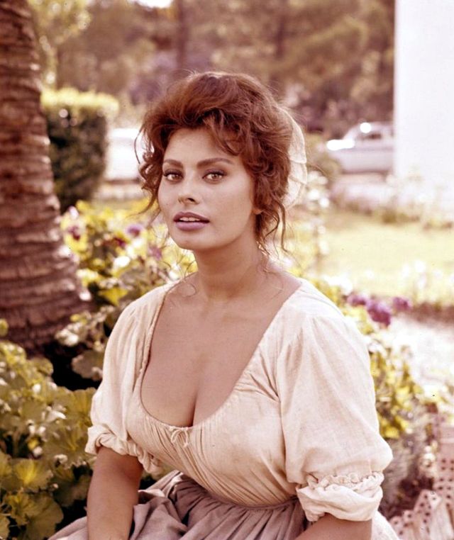 Sophia Loren Stunning vintage photos of the Italian classic beauty icon 1950s 1960s - 97
