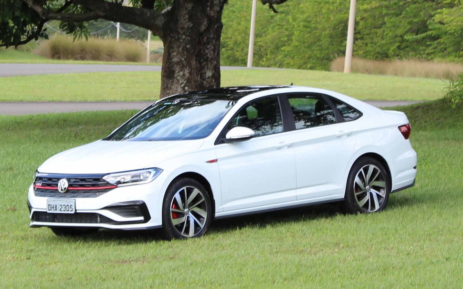 Avaliação Jetta GLi 2.0 Turbo Automático 2020 em vídeo mais do que