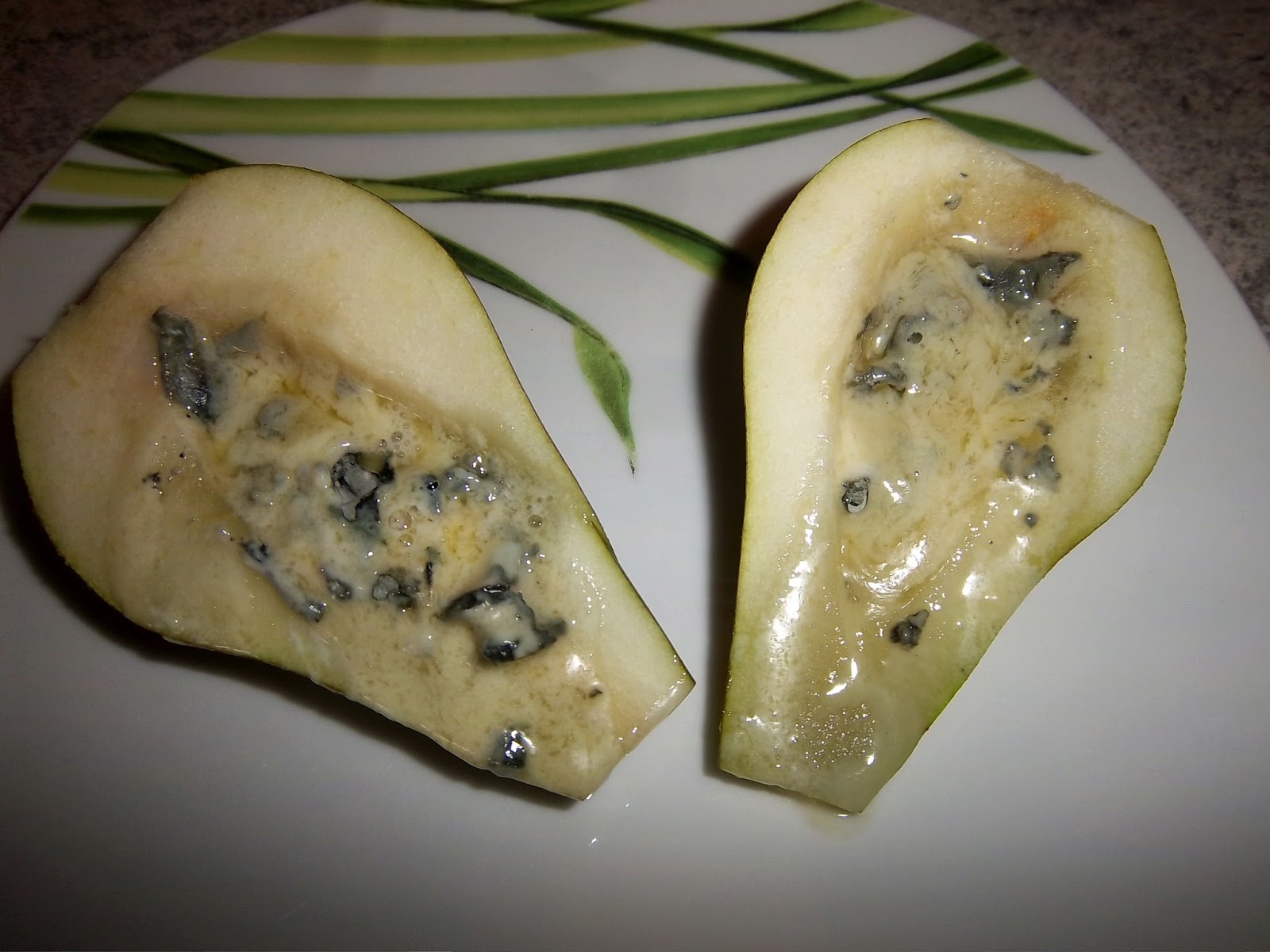 Gratinierte Birnen mit Blauschimmelkäse und Nusskrokant
