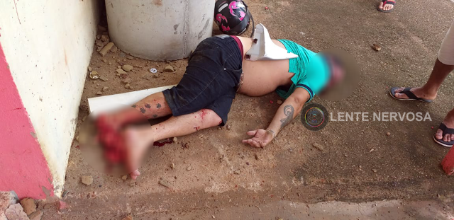 Motociclista fica inconsciente e tem pé dilacerado em gravíssimo acidente no Bairro Cidade Nova - VÍDEO