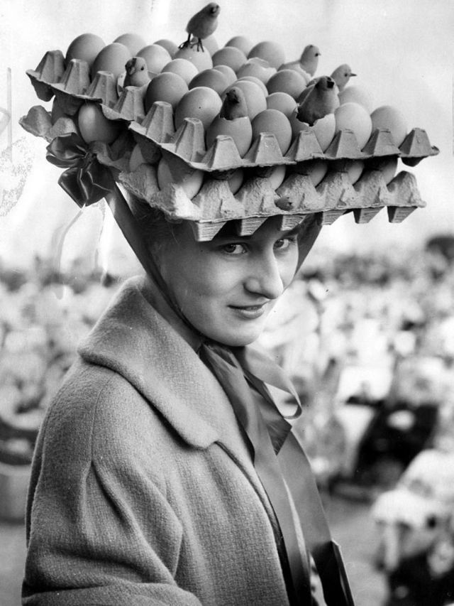Vintage Portraits of Women Wearing Bird Hats From the Early 20th