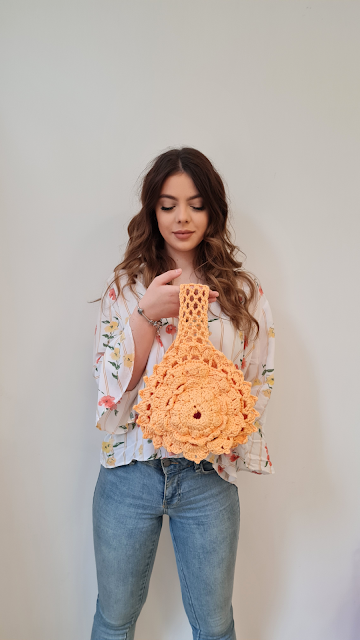 Sunshine Yarn Holding Bag - pattern release