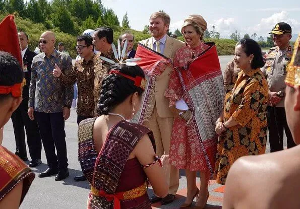 Queen Maxima wore Zimmermann Veneto border paisley print linen dress. Maxima visited a traditional Batak village and Del Institute