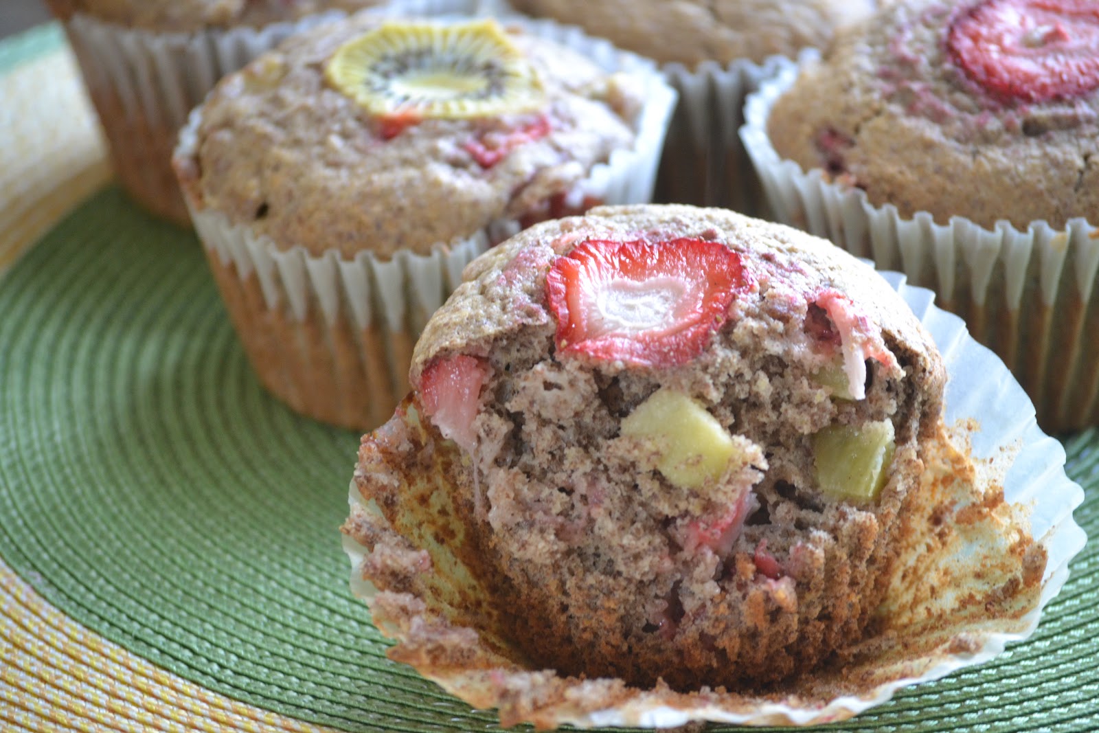 Vicky&amp;#39;s Online Cookbook: Super Healthy Strawberry Kiwi Muffins