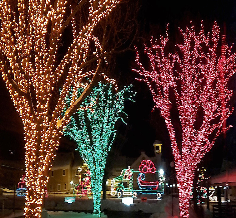 Pennsylvania & Beyond Travel Blog Holiday Lights on the Lake at