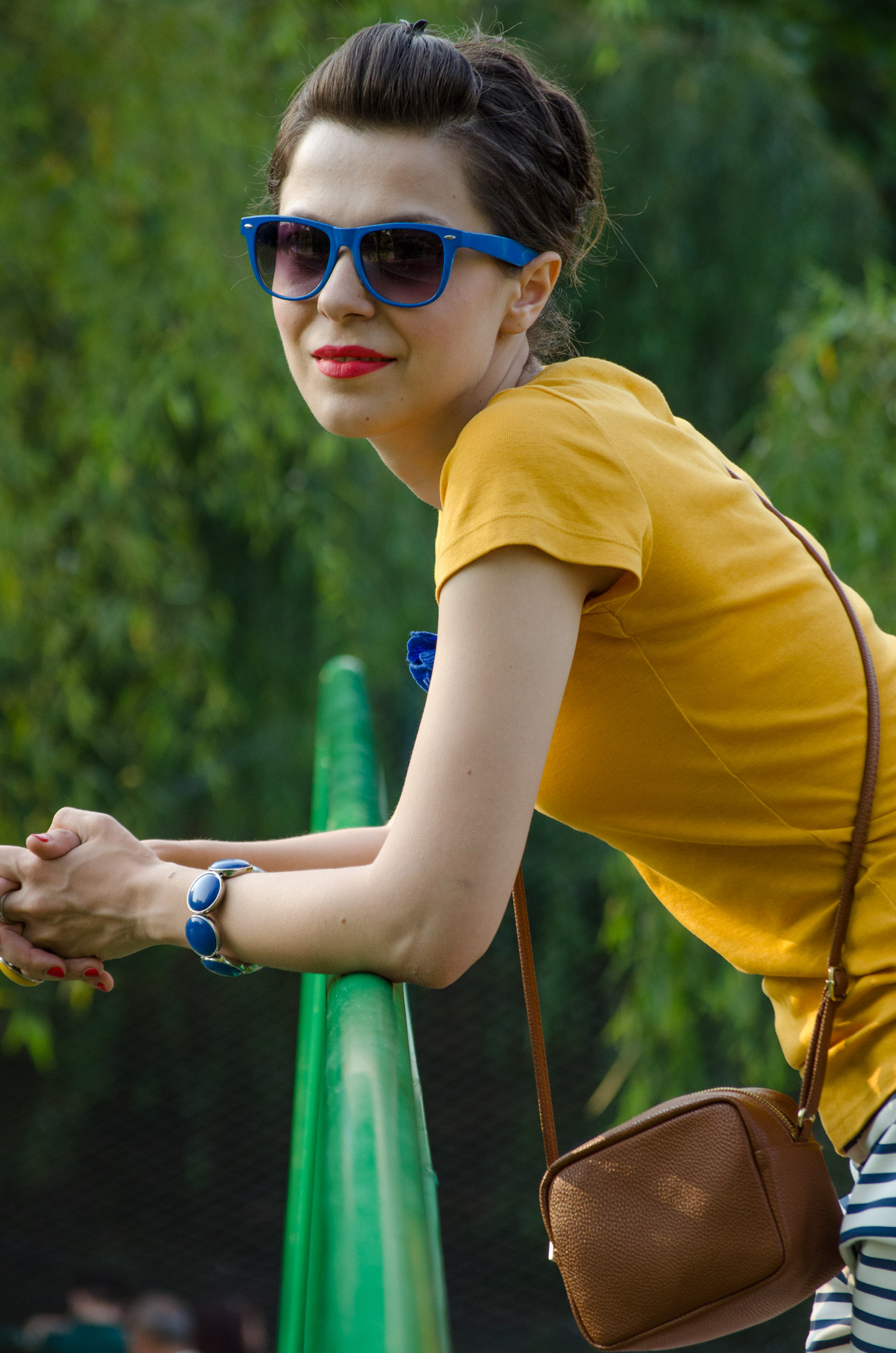 mustard t-shirt navy stripes pants brown little bag zara mustard shoes dasha