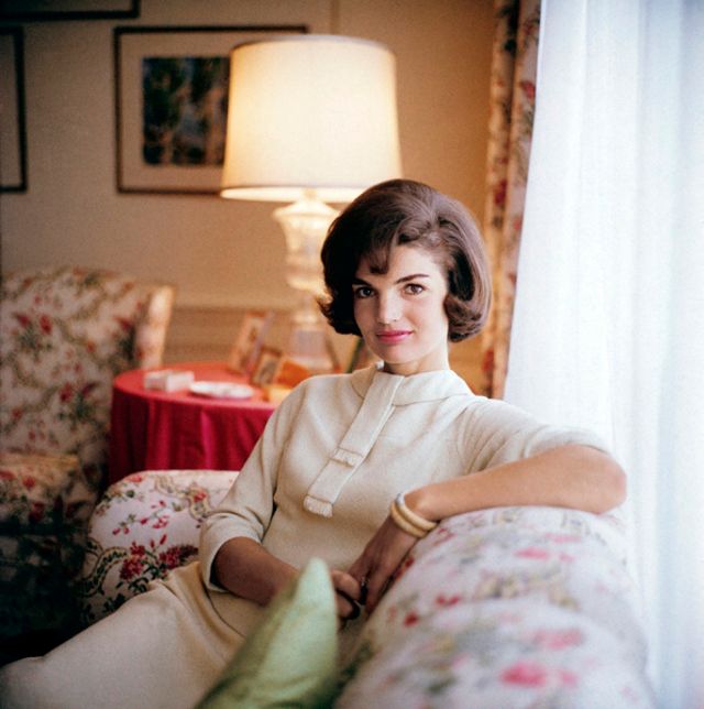 Lovely Photos of Jacqueline Kennedy With Her Children at the White