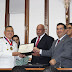DEPUTADO ANTONIO HENRIQUE JÚNIOR ENTREGA COMENDA 2 DE JULHO AO CORONEL ALFREDO BRAGA, EX-COMANDANTE DA PM-BA