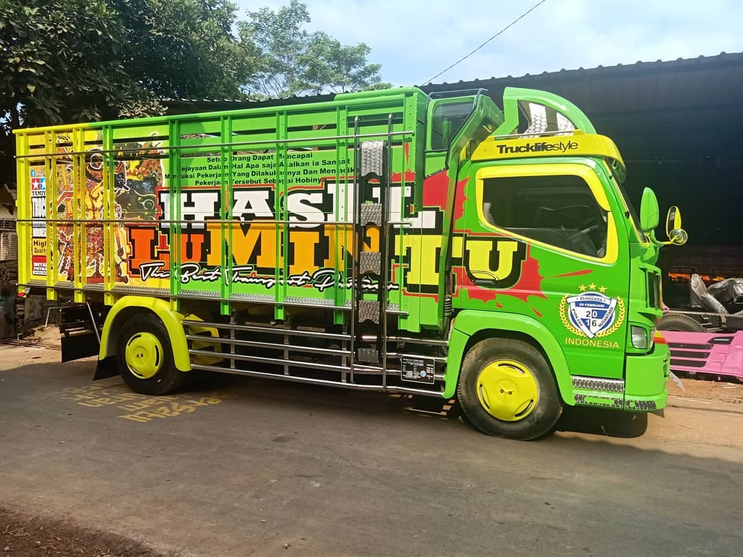 Super Keren Modifikasi Truk Mitsubishi Canter Warna Hijau