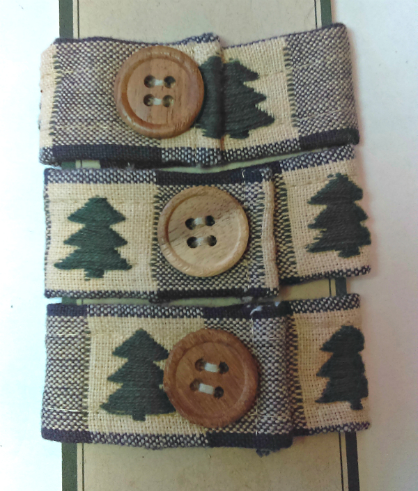 Buttoned Christmas tree napkin rings and stenciled napkin gift set