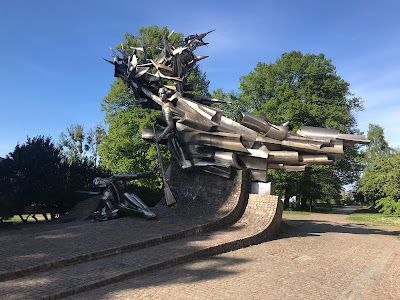 a cool metal sculpture in gdansk under a clear blue sky