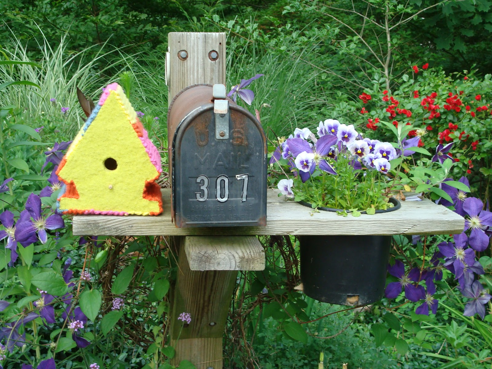 Backyard Pilgrim Birdhouse yarn bomb!