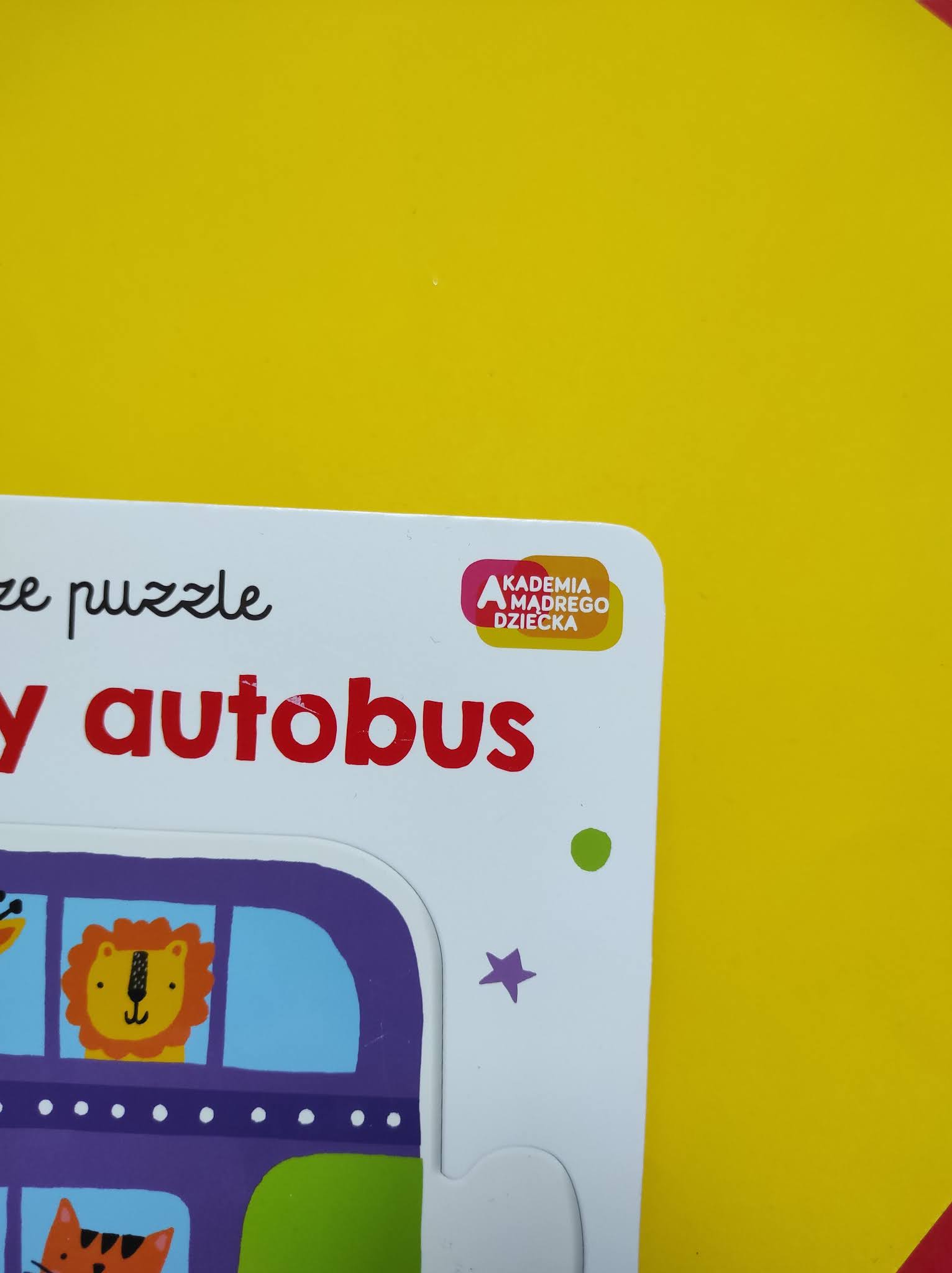 Akademia Mądrego Dziecka. Pierwsze puzzle. Kolorowy autobus.