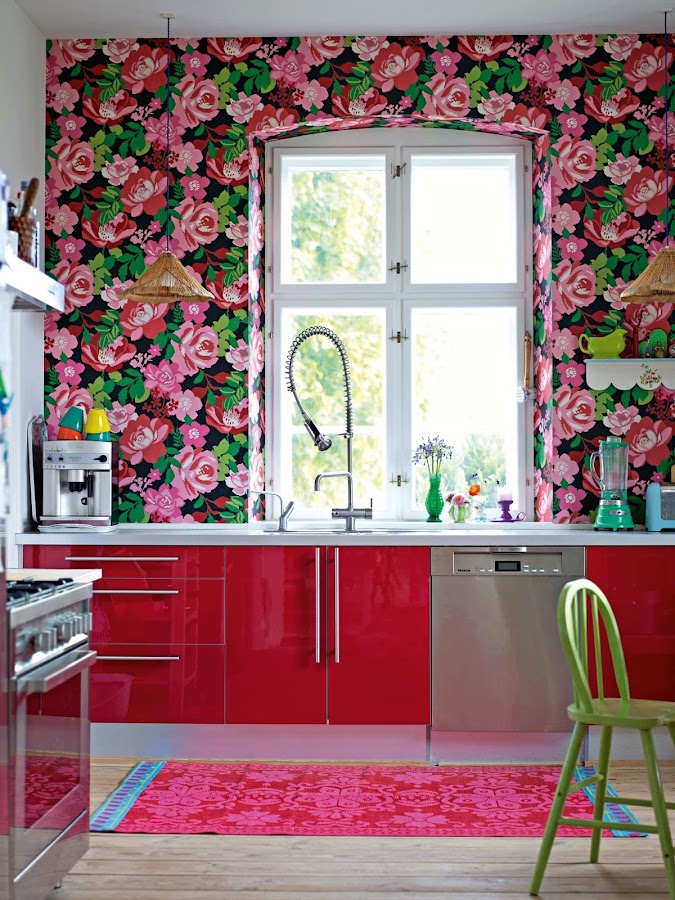 Papel de pared floral en cocina