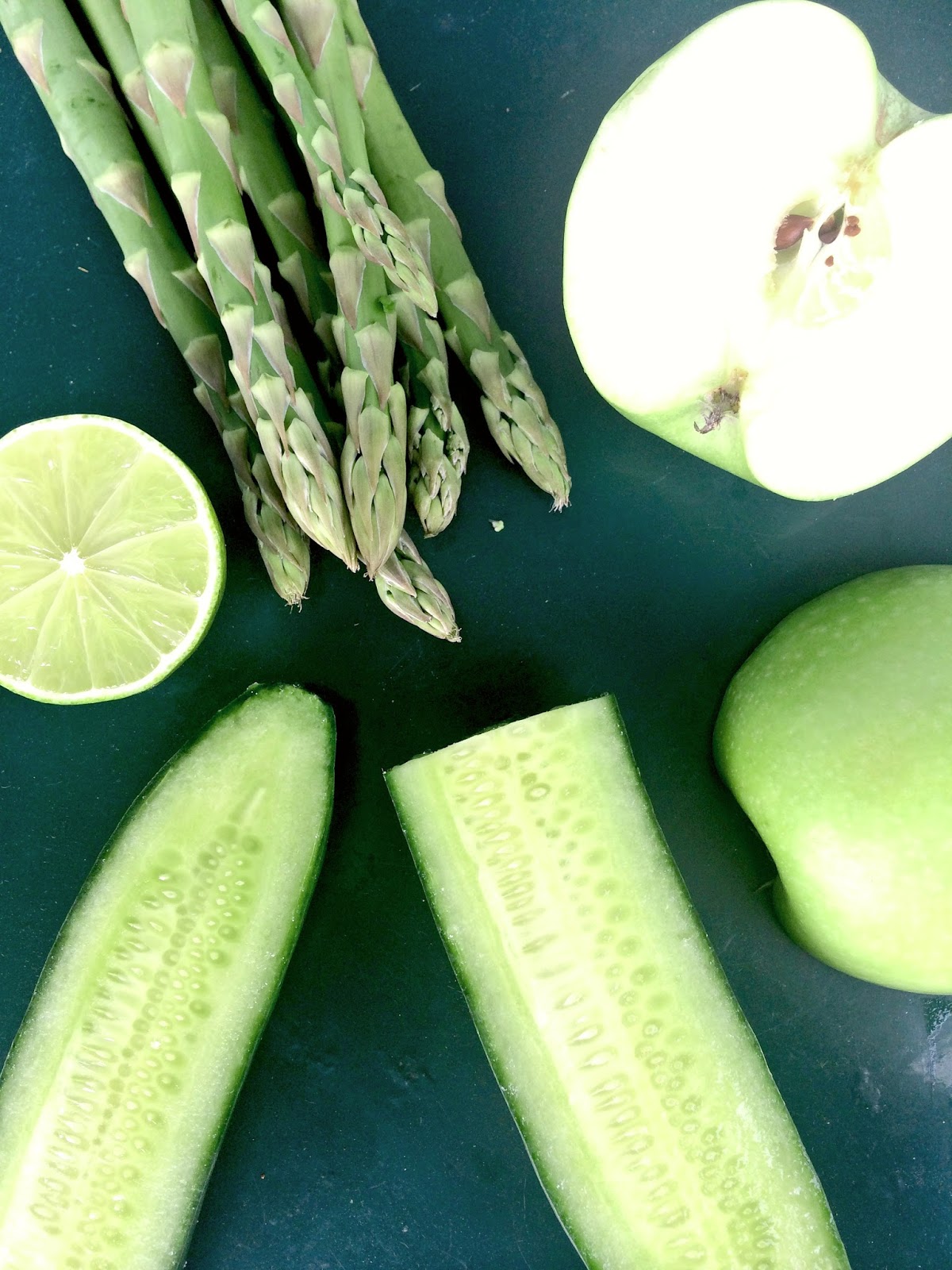Passionately Raw! Alkalizing Green Asparagus and Cucumber Detox Juice