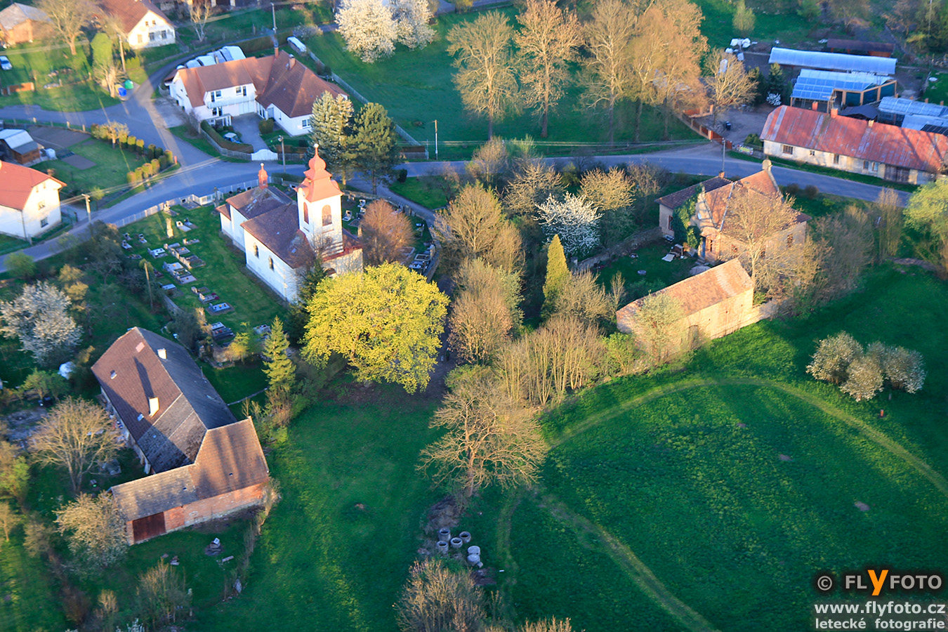 FLyFOTO letecká fotografie a video Choteč