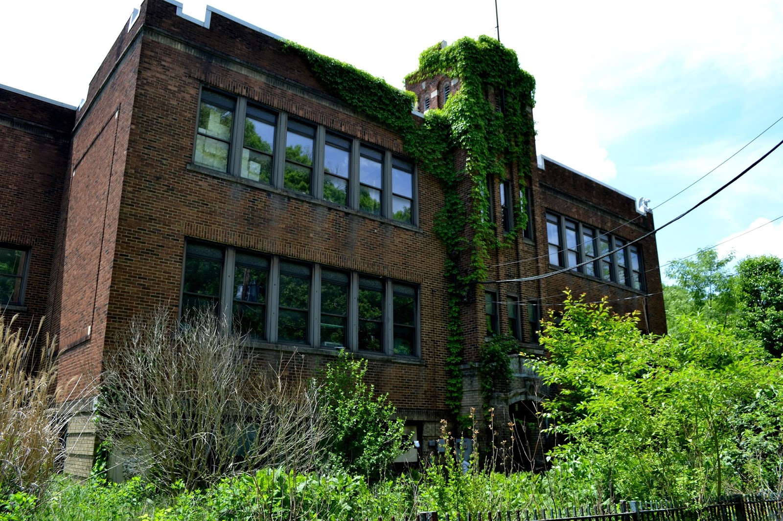 Live free or die Закинута школа Боггс Ран, Бенвуд, Західна Вірджинія