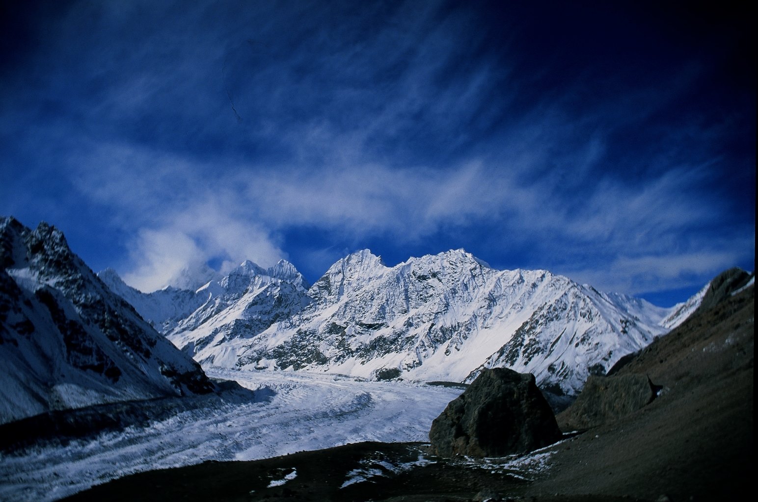 peak in Chapursan valley. Landscape of Chapursan valley Hunza. Koz Sar I (S) 6677 m, Koz Sar II (E) 6628 m, Koz Sar III (N) 6450 m, Chillinji Sar (6196, 6201 m) Chillinji glacier Karakoram Ishkoman valley & Chiporsun valley Hunza, Gilgit Baltistan Pakistan