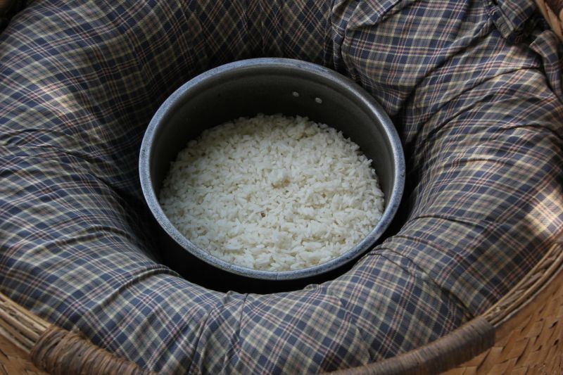 All for Knowledge and Opinions HOW TO MAKE A FIRELESS COOKER