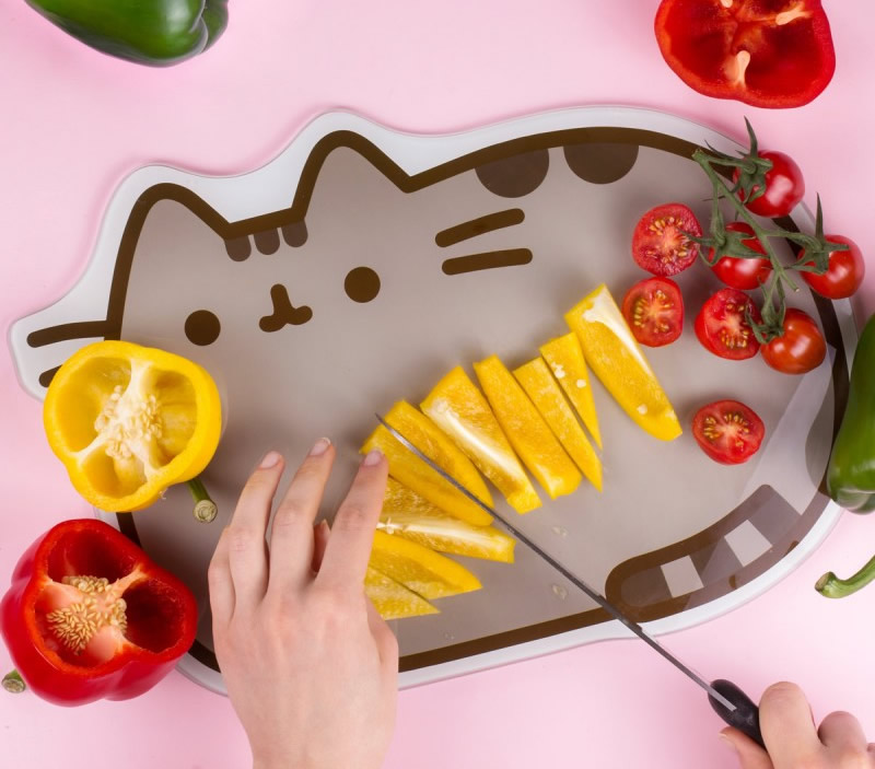 Gift Box Per Ragazza "Magia Di Natale" Rosa Con Berretto Pon Pon, Lucidalabbra E Dolci Sorprese