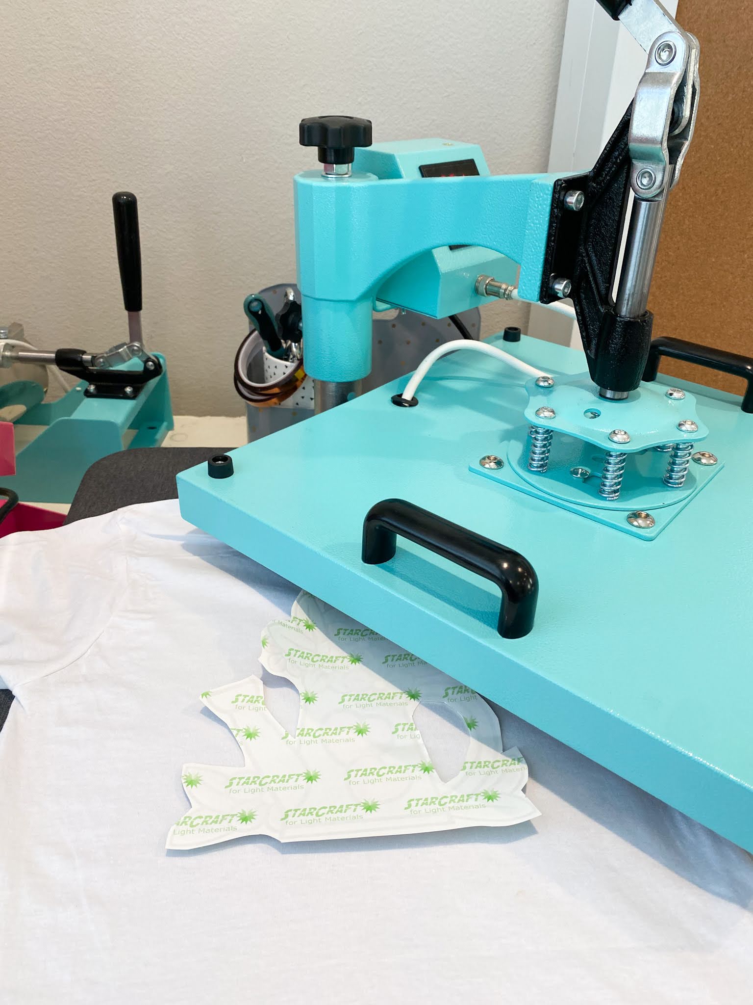 How to Use Heat Press Transfer Paper with Dark and Light Materials - So  Fontsy