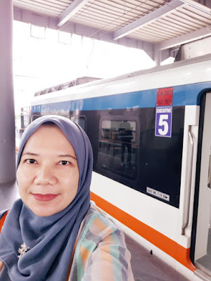 pengalaman pertamaku naik kereta bandara railink soekarno hatta seorang diri nurul sufitri travel lifestyle blogger review fasilitas transportasi