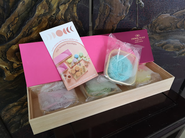 Crowne Plaza Changi Airport Mooncakes Crowne Plaza Changi Airport Mooncakes