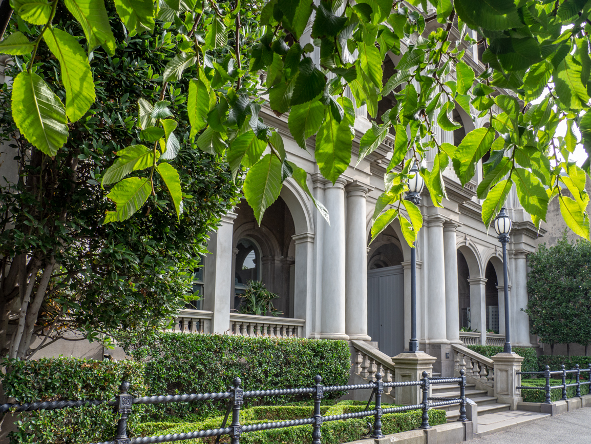 MELBOURNE.SNAPS THE BILTMORE ALBERT PARK