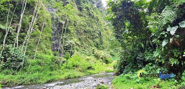 air terjun kabut pelangi