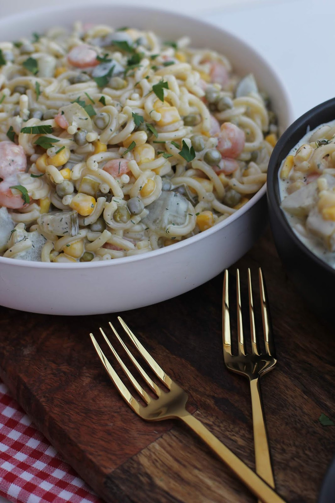 Nudelsalat mit Joghurt-mayonnaisesoße