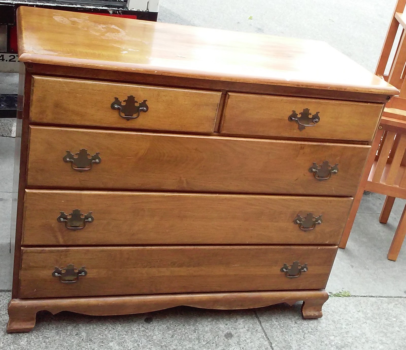 UHURU FURNITURE & COLLECTIBLES SOLD **BARGAIN BUY** 3 1/2' Wide