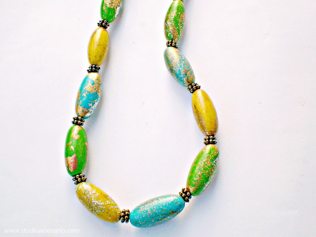 DIY Cheerful polymer clay necklace: In this tutorial, you will learn how to mix your own colors of polymer clay, make crackled beads and connect them in the fancy necklace.