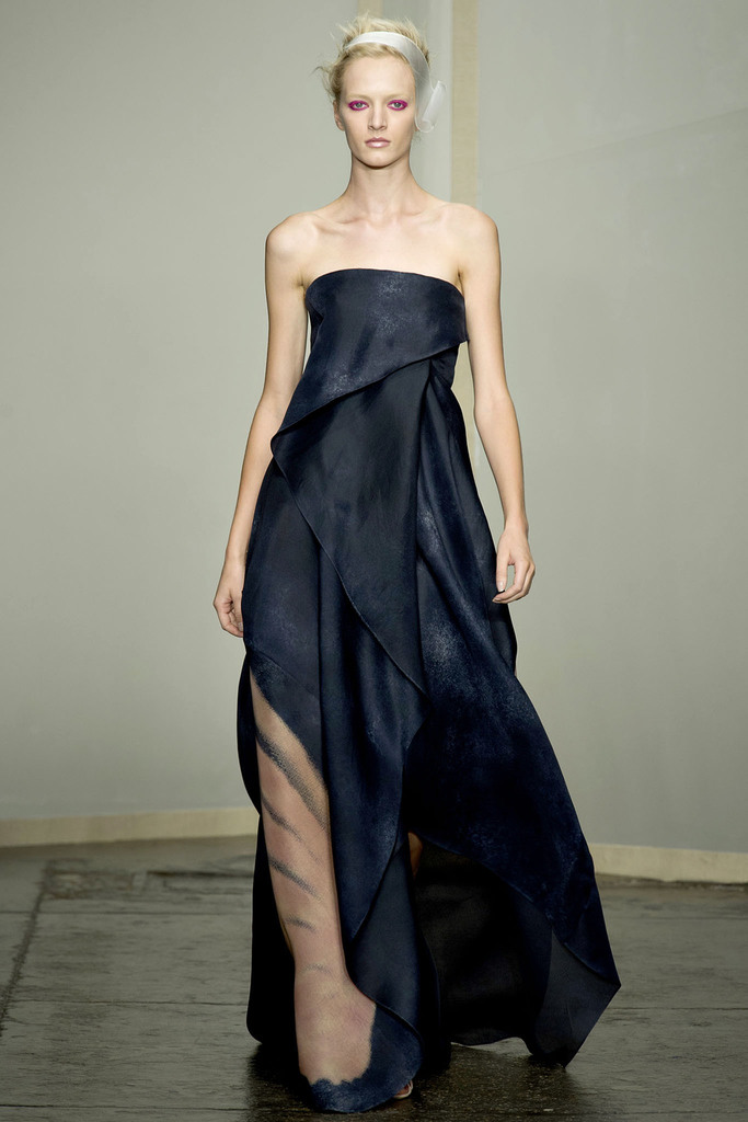 Entertainment News: Donna Karan Spring Summer dress fashion 2013