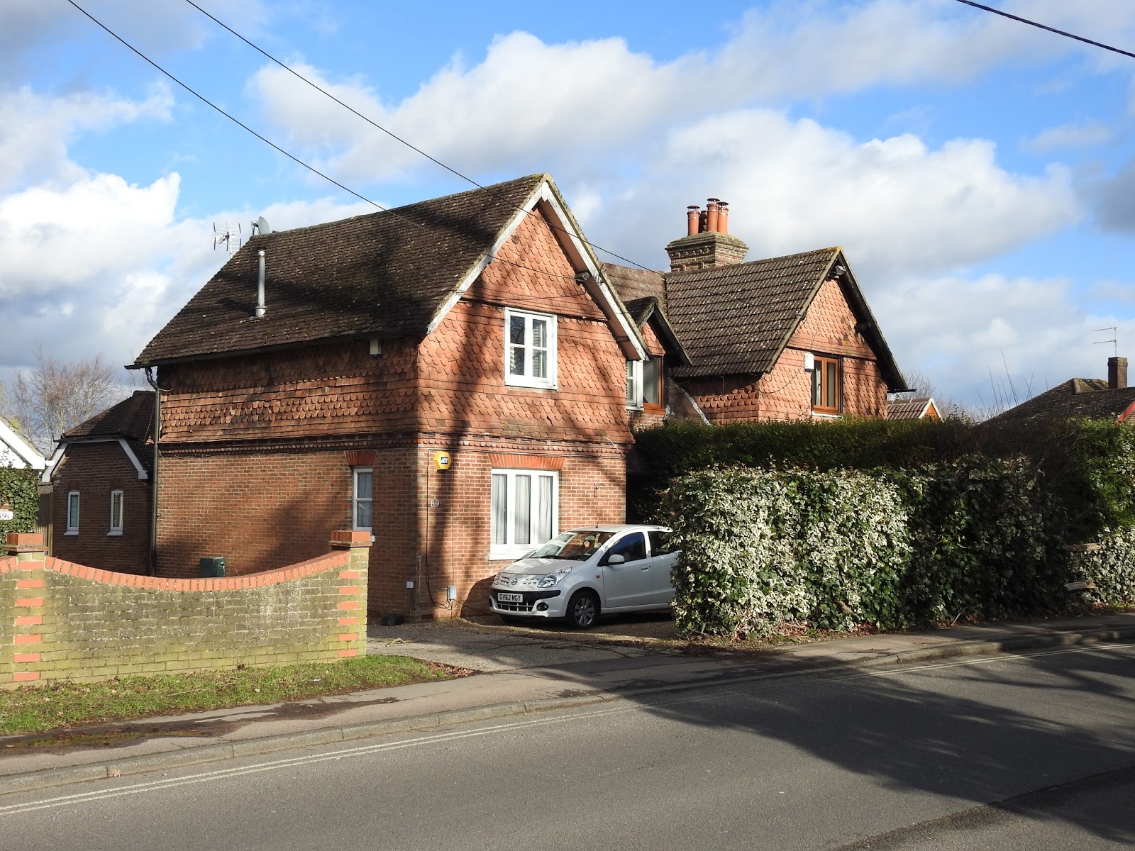 Crawley Old Town FOUR PICTURES 8991 Three Bridges Road