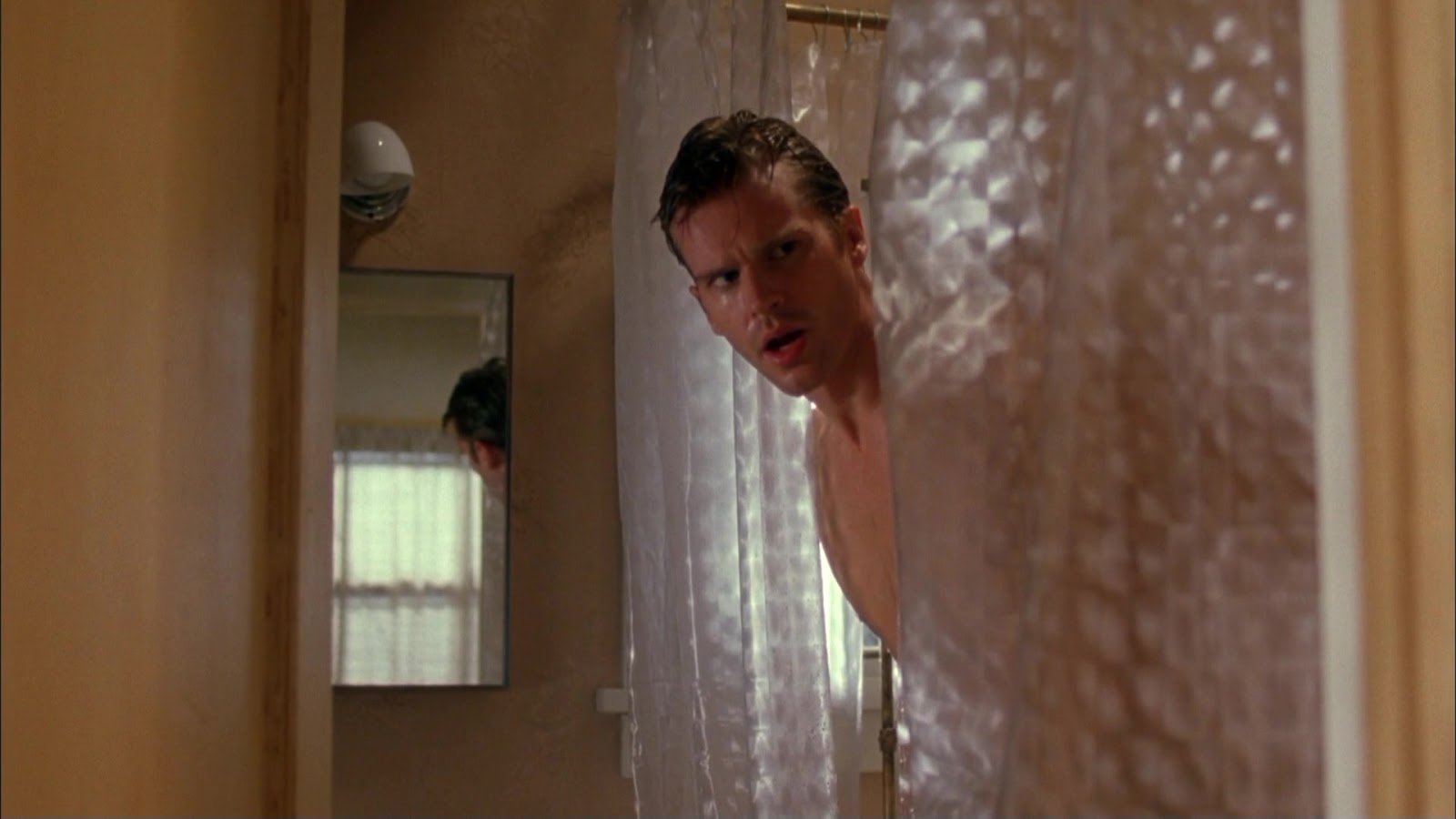 Cary Elwes nude in The Crush.