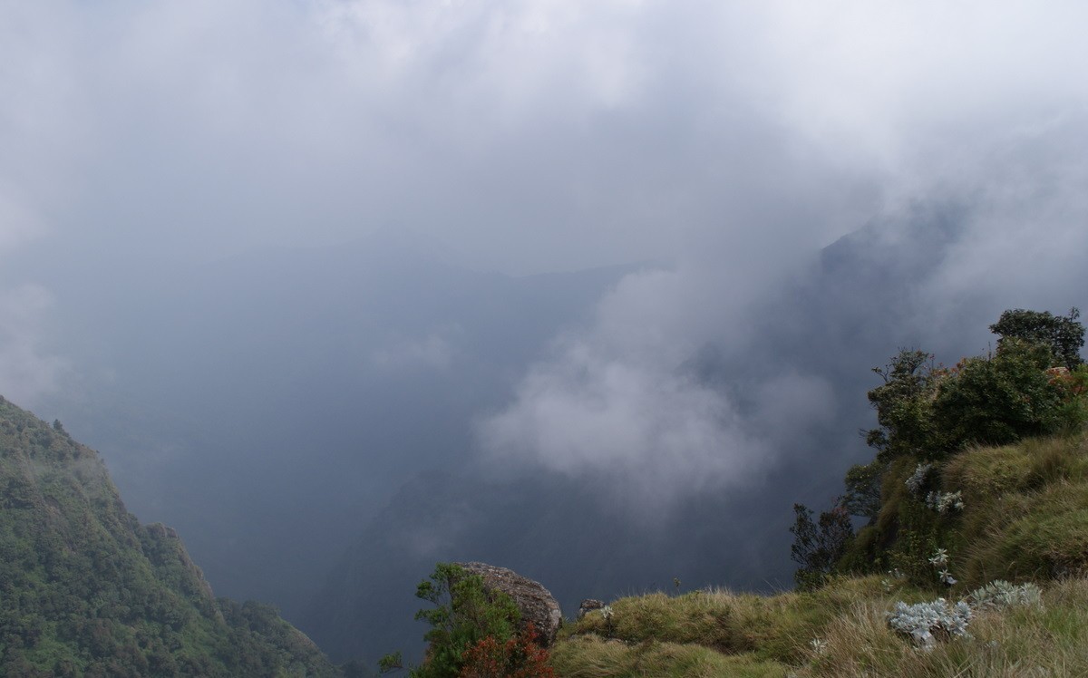 Tamilnadu Tourism Caps Valley View (Thoppi Thooki Paarai), Kodaikanal