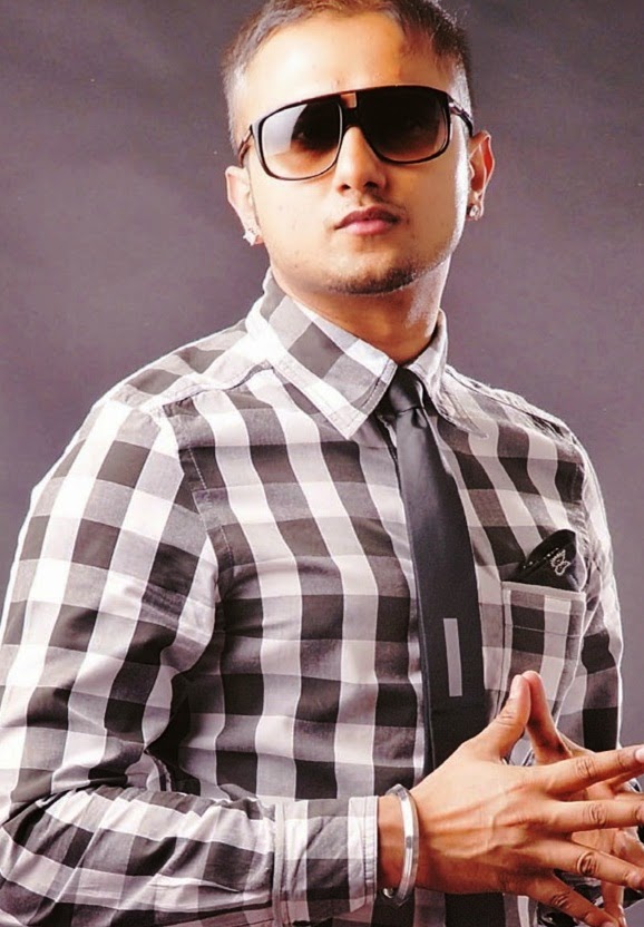 Yo Yo Honey Singh performs despite opposition - Hindustan Times