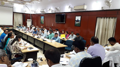 जिले में चल रहे योजनाओं के कार्यों पर गहन प्रशासनिक विमर्श