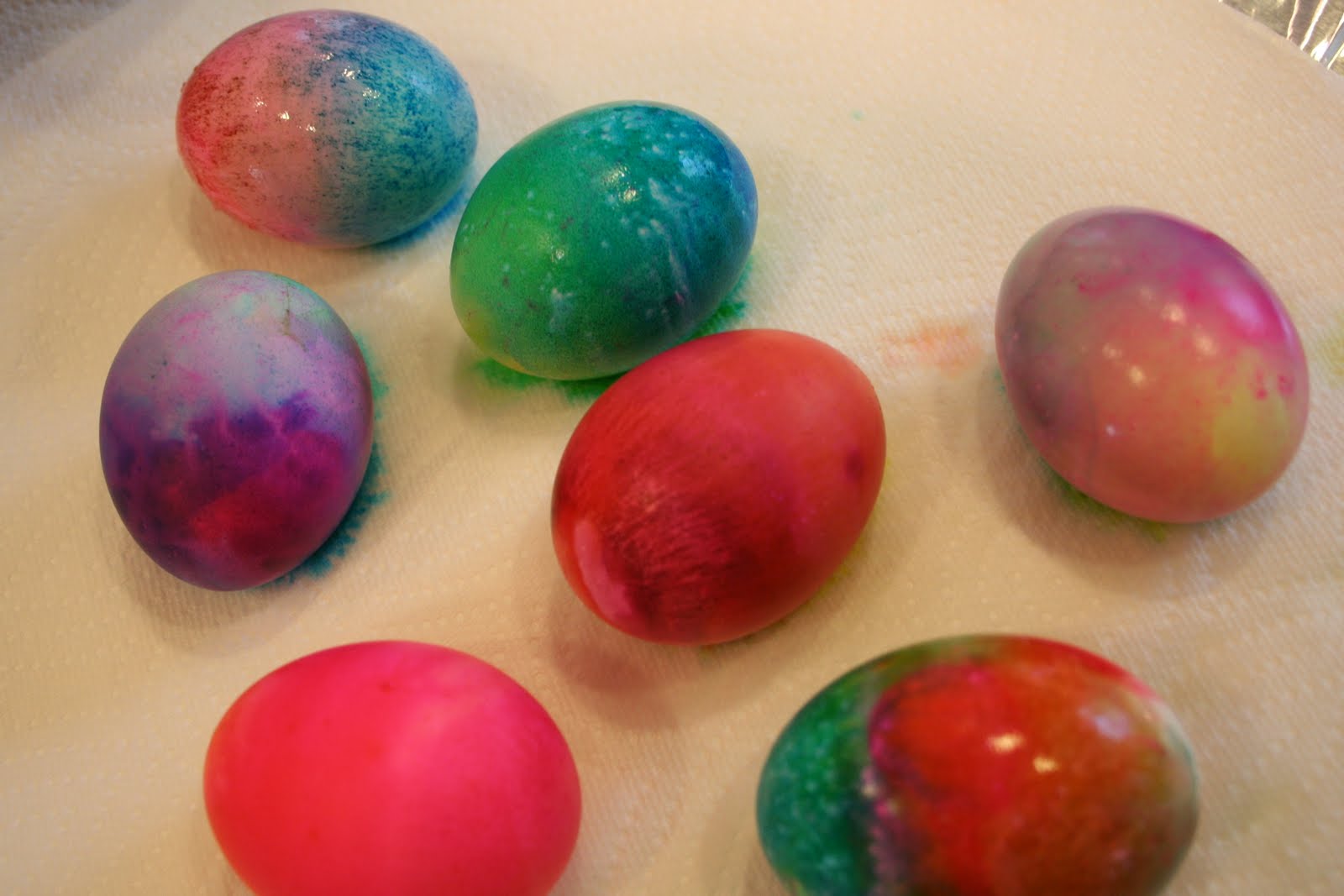 Pink and Green Mama: * Easy Way To Dye Easter Eggs With Kids That Is