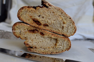 Pane con lievito madre e pomodori secchi