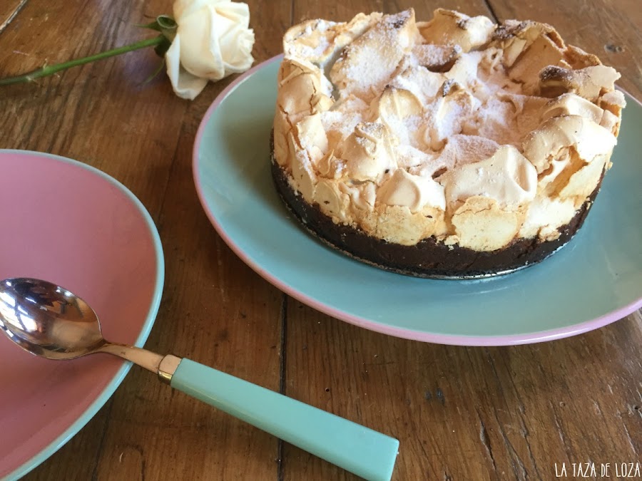 Tarta-de-bizcocho-de-chocolate-con-base-de-Oreo