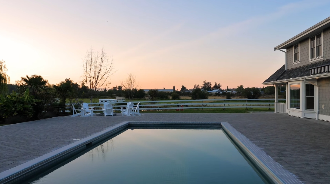 15 Photos vs. Cordova Bay, Victoria BC Luxury Equestrian Home Interior Design Tour