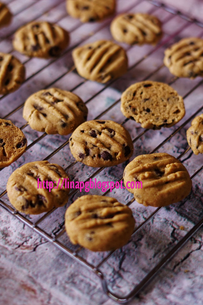Resepi Mudah Chocolate Chip Famous Amos In 2020 Cokies Recipes Famous Amos Recipes