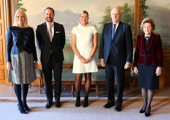 King Harald, Queen Sonja, Crown Prince Haakon, Beatrice Fihn, Crown Princess Mette-Marit wore Valentino dress