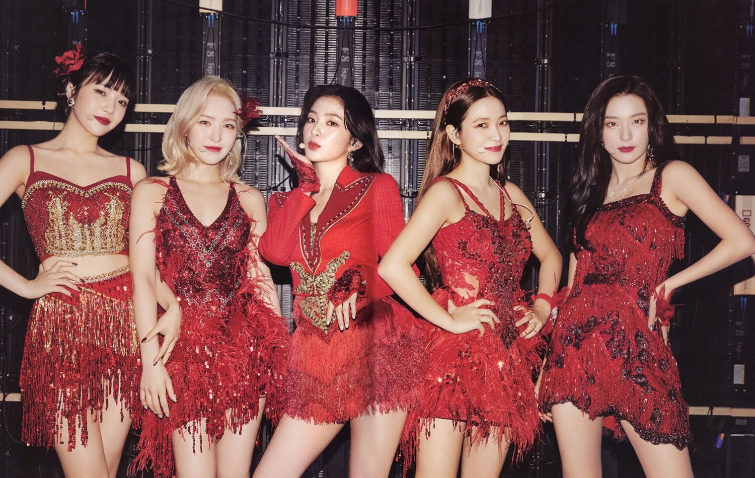 Knetz choose about RED VELVET the most legendary and fancy outfit so far!