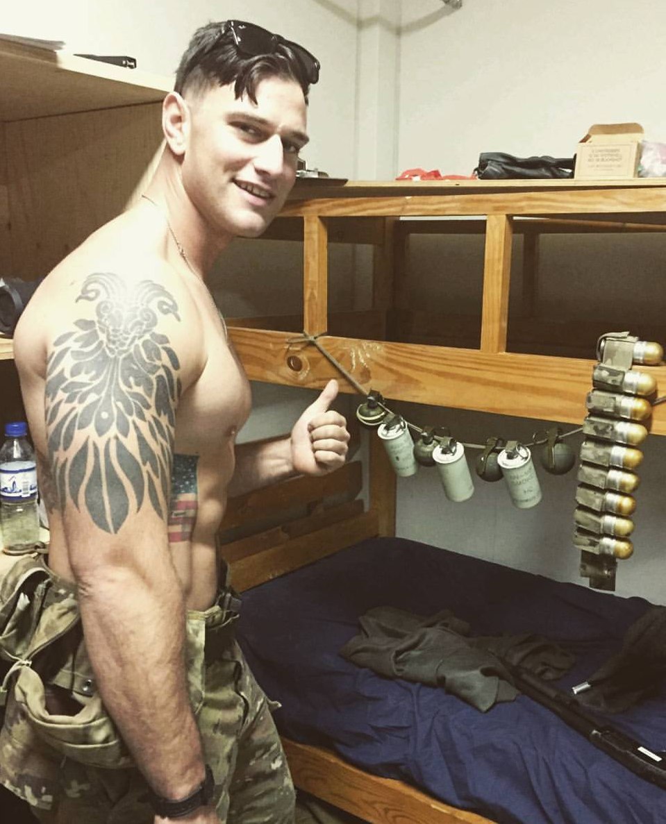 sexy-shirtless-fit-soldier-smiling-straight-tattoo-military-hunk