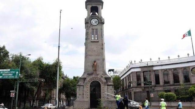 Hombre desnudo escala el Reloj Chino en la CDMX