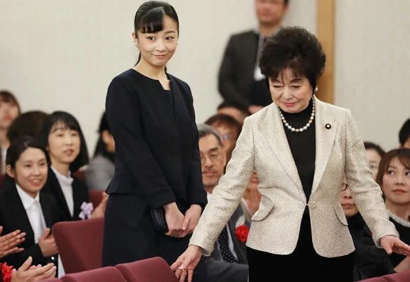 Crown Princess Kiko used to attend this meeting held every year. This year, Princess Kako attended the meeting without her mother
